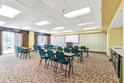 Holiday Inn - St. Petersburg West an IHG Hotel - image 10