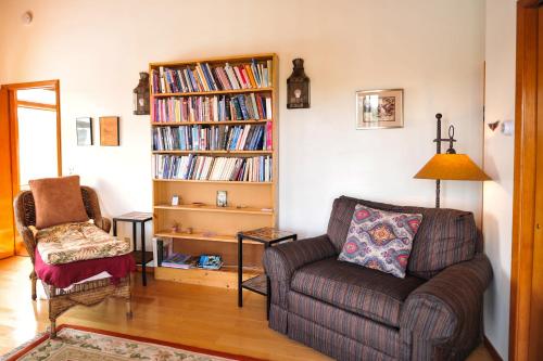 2 bedrooms, 3 beds