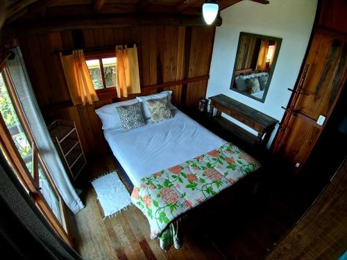 3 queen beds, 1 twin bed