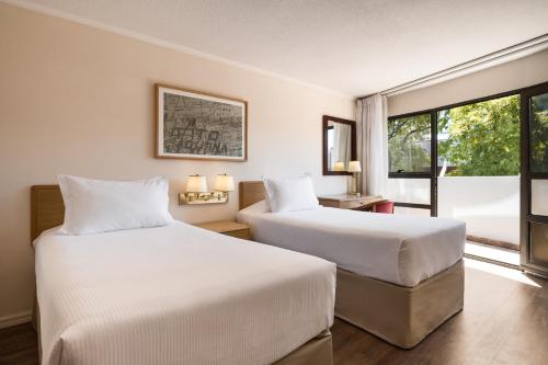 2 twin beds