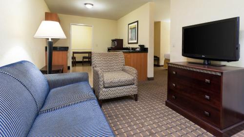 Holiday Inn Express and Suites Allentown West