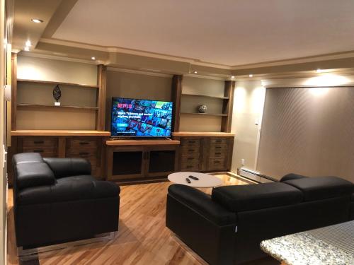 Luxury One Bed/Bath condo w/ parking on Whyte Ave