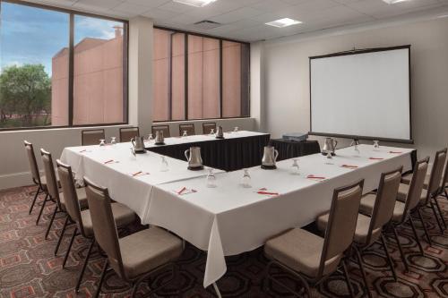 Crowne Plaza Dallas Market Center an IHG Hotel - image 3