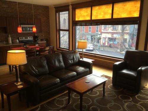 Tawsty Flower - Haines Suites & Cottages - main image
