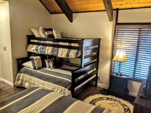 Two-Bedroom Deluxe Unit #67 by Escape For All Seasons Bus Lic #23546 - image 3