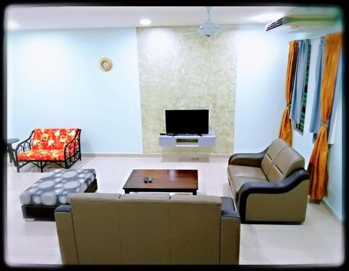270 Sitiawan Homestay