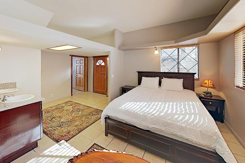 New Listing! Lake Getaway with Private Hot Tub home - image 3