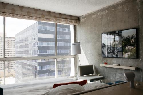 The LINE Hotel LA Room Type - Deluxe King Room