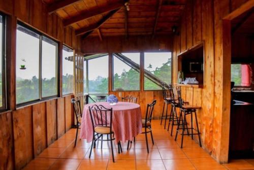 Hotel Chalets Los Volcanes in Alajuela