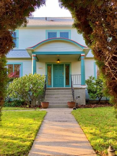 Seven-Bedroom House