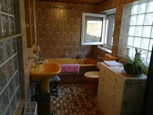 Bathroom, Gasthaus Hochwald in Oberhambach
