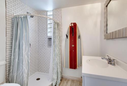 New Listing! Boogie Down: Chic Beach Getaway Duplex - image 2