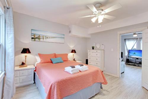 New Listing! Boogie Down: Chic Beach Getaway Duplex - image 7