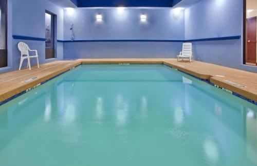 Holiday Inn Express Hotel & Suites Laurel an IHG Hotel - image 4
