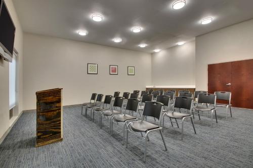 Holiday Inn Express Hotel & Suites Laurel an IHG Hotel - image 7