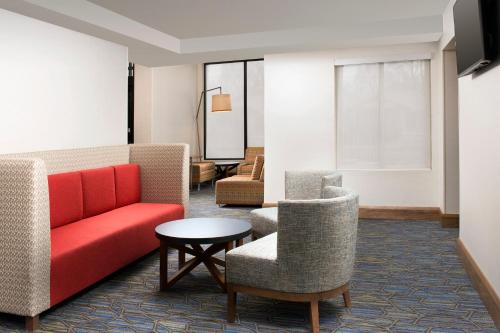 Holiday Inn Express & Suites College Park - University Area by IHG in College Park, USA