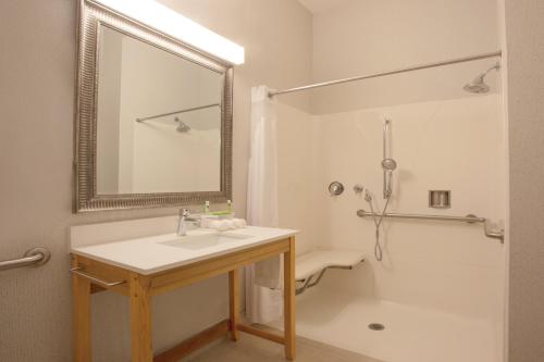 Holiday Inn Express Davis-University Area an IHG Hotel - main image