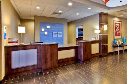 Holiday Inn Express & Suites Oak Ridge, an IHG Hotel