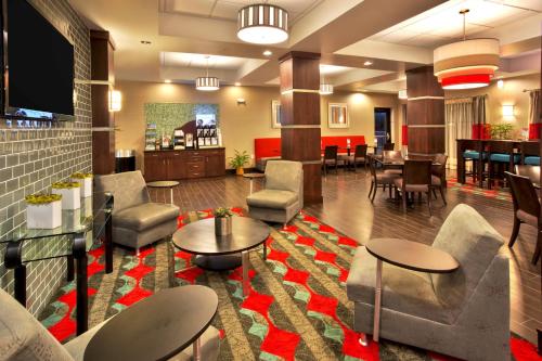 Holiday Inn Express & Suites Oak Ridge, an IHG Hotel