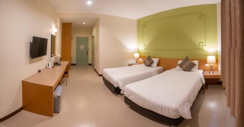 2 twin beds