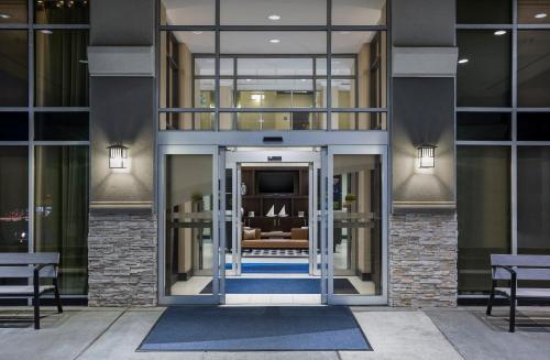 Holiday Inn Express & Suites Laurel Lakes an IHG Hotel - image 2