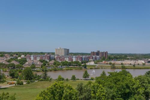 Holiday Inn Express & Suites Laurel Lakes, an IHG Hotel