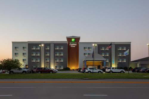 Holiday Inn Express Hotel & Suites Columbus, an IHG Hotel