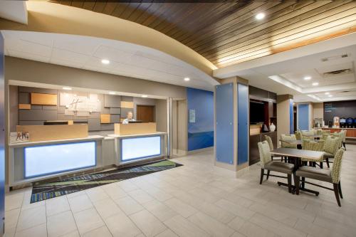 Exterior view, Holiday Inn Express Hotel & Suites Columbus By IHG in Columbus (NE)