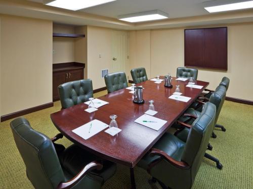 Holiday Inn Chantilly-Dulles Expo Airport, an IHG Hotel