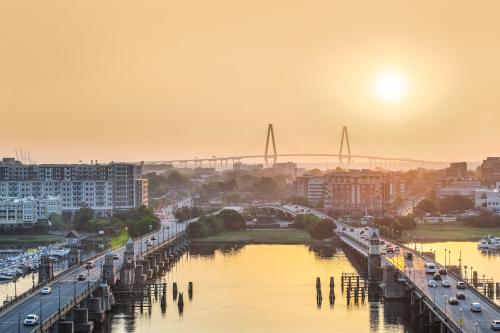 Holiday Inn Charleston-Riverview