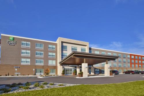 Holiday Inn Express & Suites Grand Rapids Airport North, an IHG Hotel