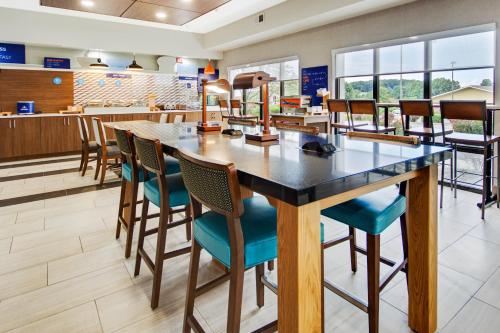 Holiday Inn Express Dublin by IHG in Dublin, USA