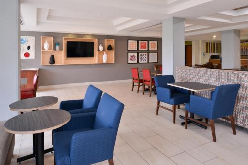 Food and beverages, Holiday Inn Express Mineral Wells in Mineral Wells (WV)