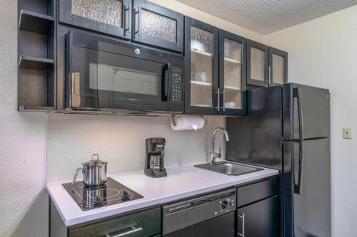 Candlewood Suites Washington-Fairfax, an IHG Hotel