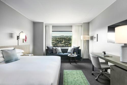 Essential King Room with Hollywood Sign View