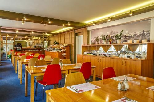 Charles Central - image 7