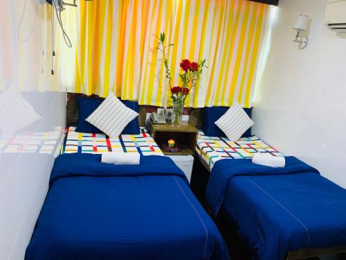 Twin Room image 10