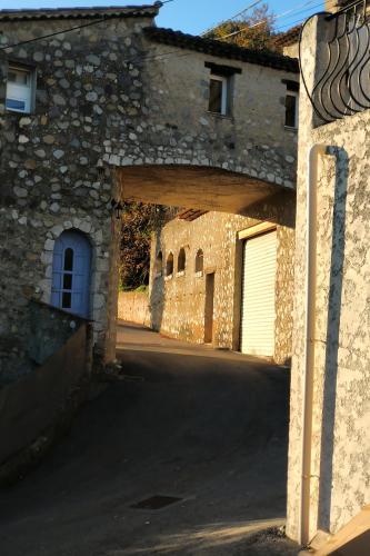 Rez de villa avec beau jardin et belle vue