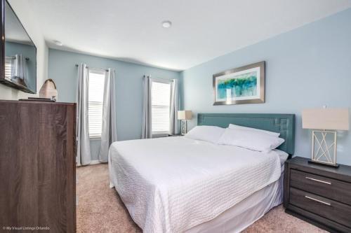 Solara 5 Bdm Townhome with Private Pool townhouse - image 9