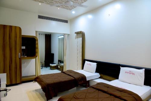 Hotel Pushpak Satara