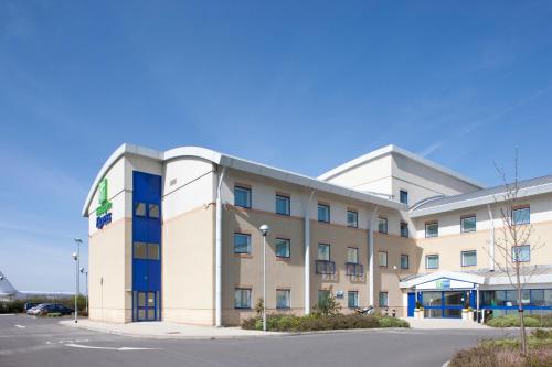 Holiday Inn Express Cardiff Airport, An Ihg Hotel