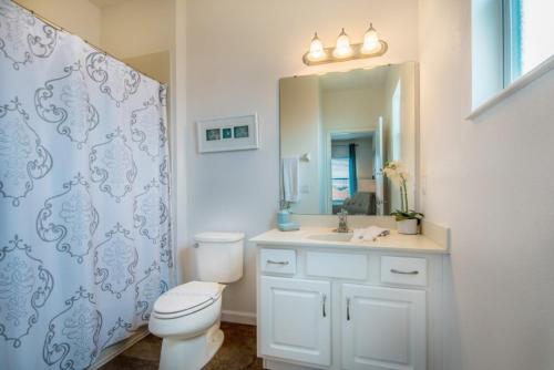 Desirable Solterra - 6 Bdm with Pool Spa villa - image 5