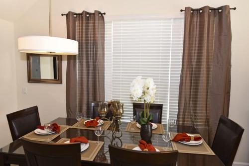 Indulge in this 3 Bedroom cozy Villa home - image 7