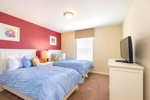 Sun Kissed 4 Bdm Townhome with pool townhouse - image 9