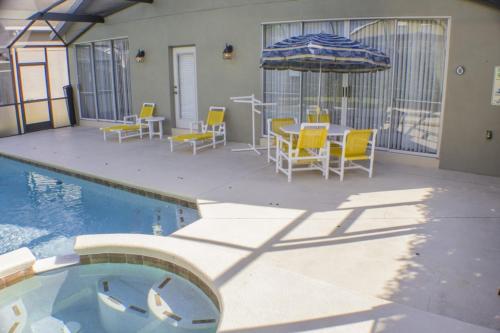 Shannon's Glenbrook Villa home - image 4