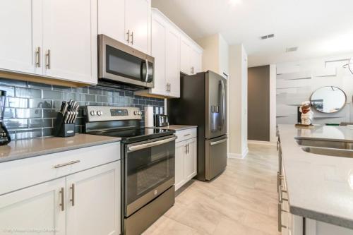Chic & Sassy 4 Bedroom Town Home townhouse - main image
