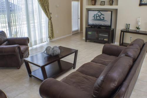 Shannon's Glenbrook Villa home - image 5