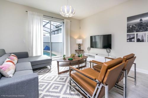 Chic & Sassy 4 Bedroom Town Home townhouse - image 2