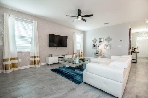 Modern Luxurious Villa with Free Resort Amenities villa - main image