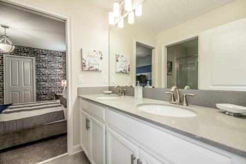 Modern Luxurious Villa with Free Resort Amenities villa - image 5